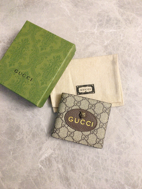 グッチ財布 レプリカ着用イメージ
